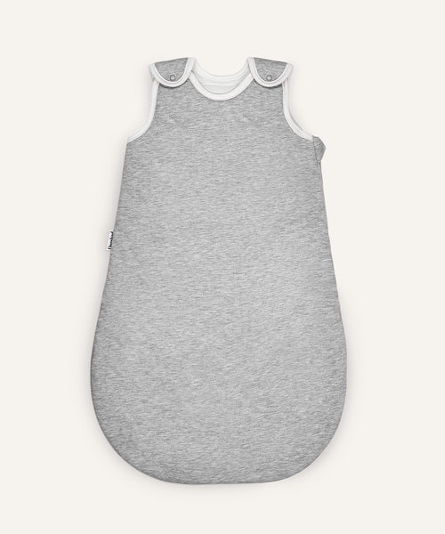 Babyschlafsack rund mit Wollfüllung hellgrau.