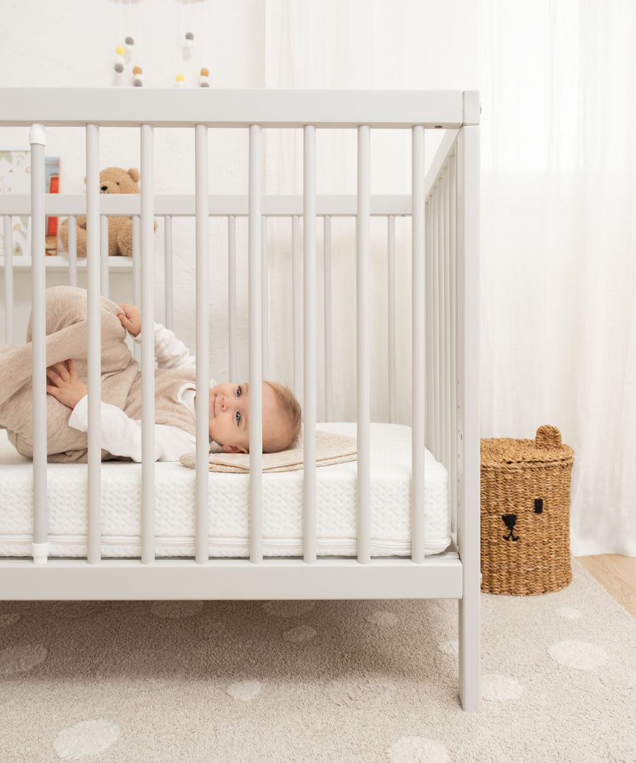 Baby liegt auf der Royal ProBabymatratze
