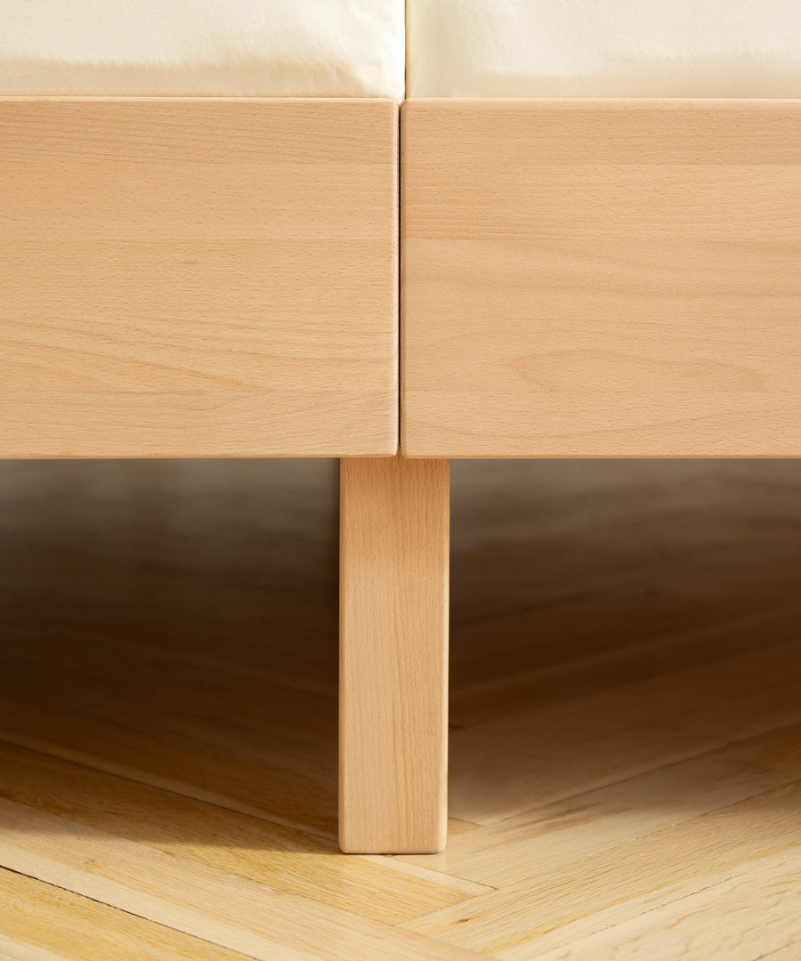 Nachhaltig & FSC®-zertifiziert*
Das natürliche, stabile Buchenholz bringt Wärme ins Schlafzimmer.
Die ruhige Holzoptik sorgt für eine gemütliche Atmosphäre.|Bett Plano Buche ist FSC-zertifiziert.