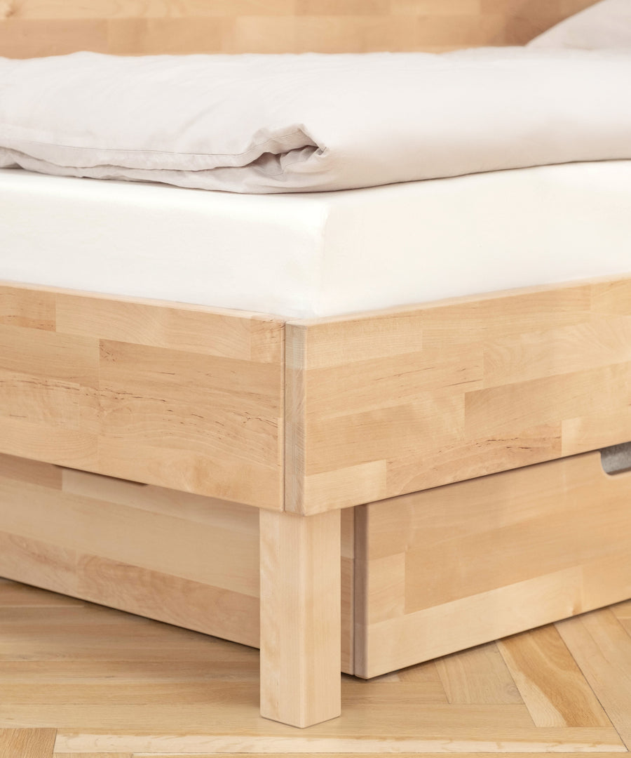Nachhaltig & FSC®-zertifiziert*Das naturbelassene Birkenholz bringt Wärme ins Schlafzimmer. Es besticht durch seine natürliche Oberfläche und angenehme Haptik.| Bett Plano Birke ist FSC zertifiziert.